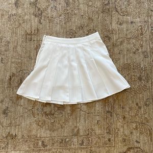 Cute White Pleated Mini Skirt, Size XS